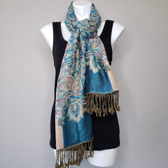 Accessories - Italian Thred Scarf